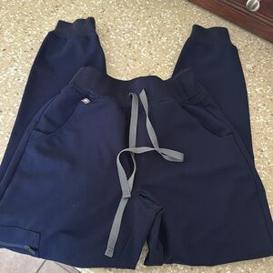 Figs Technical Collection navy scrub jogger pants
Great condition
Navy
XXS/P